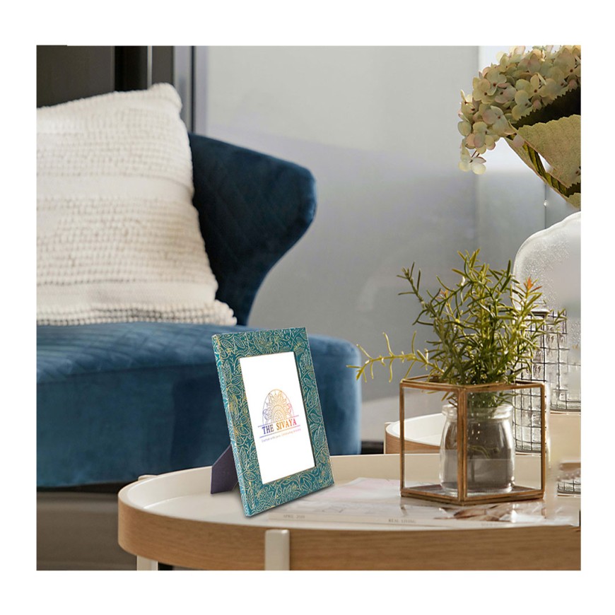 Hand Crafted Metal Sheet Impressioned And Painted Photo Frame