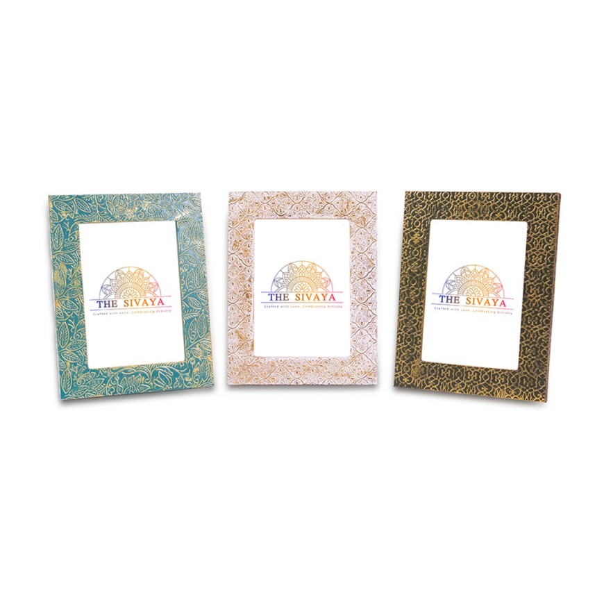 Hand Crafted Metal Sheet Impressioned And Painted Photo Frame