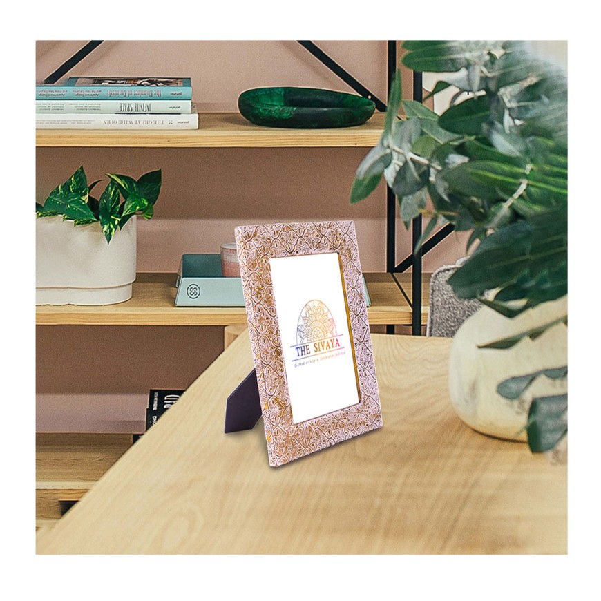Hand Crafted Metal Sheet Impressioned And Painted Photo Frame Hand Crafted Metal Sheet Impressioned And Painted Photo Frame