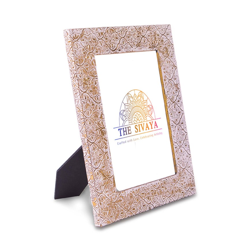 Hand Crafted Metal Sheet Impressioned And Painted Photo Frame Hand Crafted Metal Sheet Impressioned And Painted Photo Frame