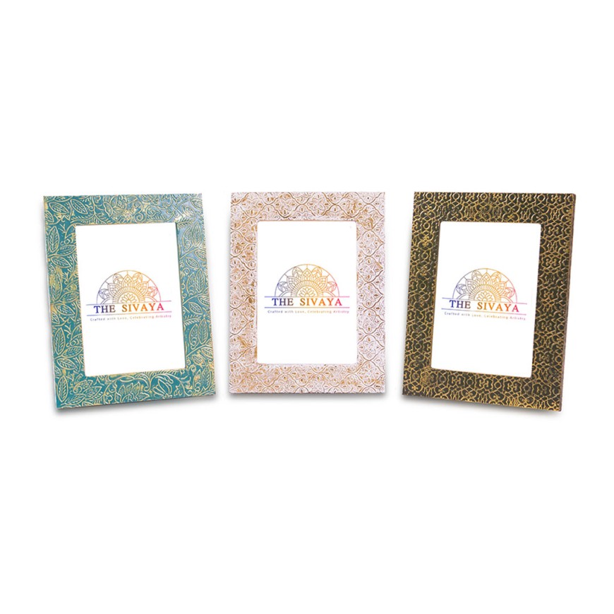 Hand Crafted Metal Sheet Impressioned And Painted Photo Frame Hand Crafted Metal Sheet Impressioned And Painted Photo Frame