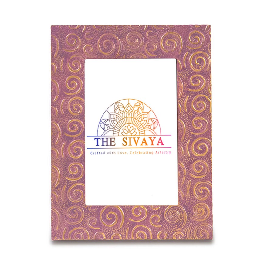 Hand Crafted Metal Sheet Impressioned And Painted Photo Frame Hand Crafted Metal Sheet Impressioned And Painted Photo Frame