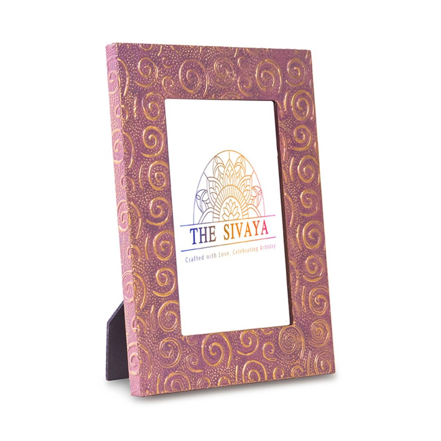 Hand Crafted Metal Sheet Impressioned And Painted Photo Frame Hand Crafted Metal Sheet Impressioned And Painted Photo Frame