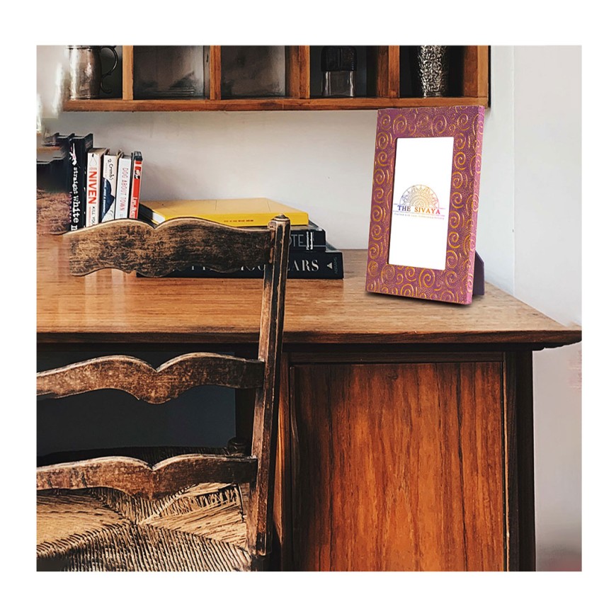 Hand Crafted Metal Sheet Impressioned And Painted Photo Frame Hand Crafted Metal Sheet Impressioned And Painted Photo Frame