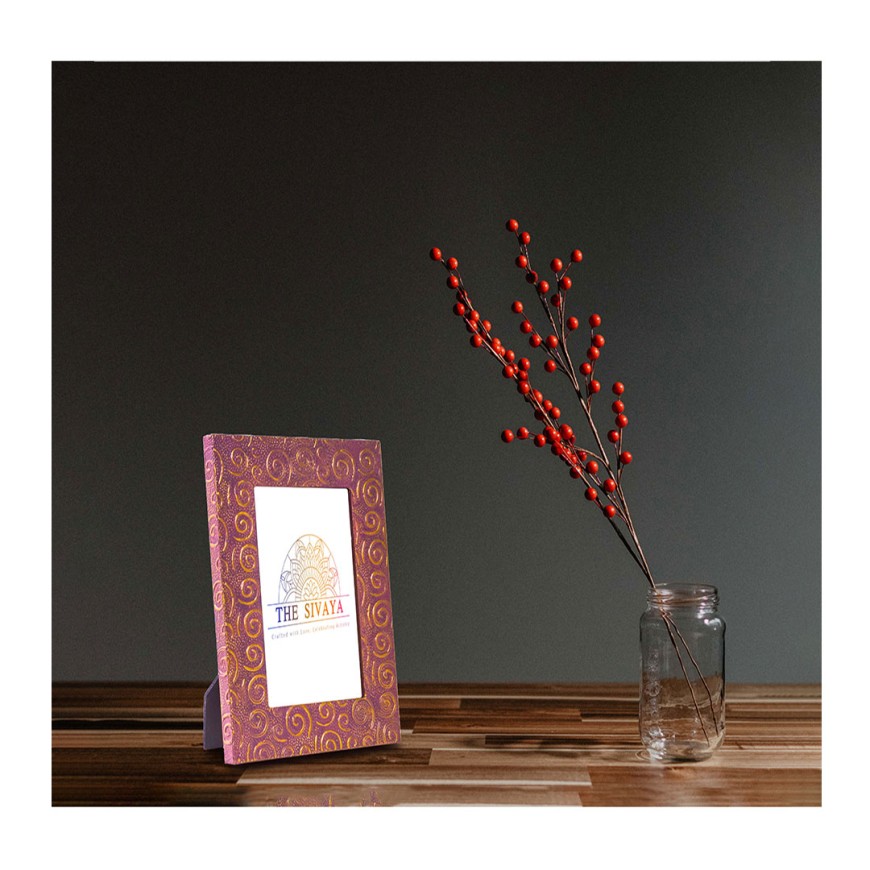 Hand Crafted Metal Sheet Impressioned And Painted Photo Frame Hand Crafted Metal Sheet Impressioned And Painted Photo Frame