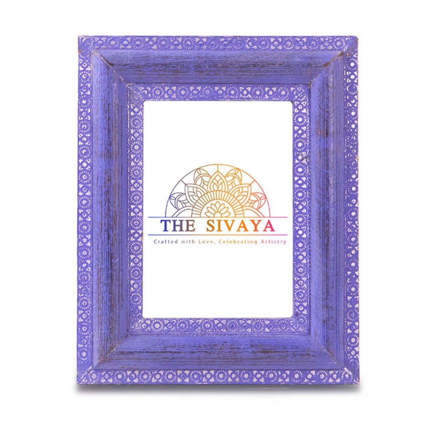 Hand Crafted Metal Sheet Impressioned And Painted Photo Frame