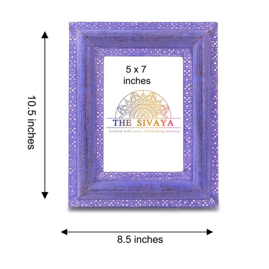 Hand Crafted Metal Sheet Impressioned And Painted Photo Frame