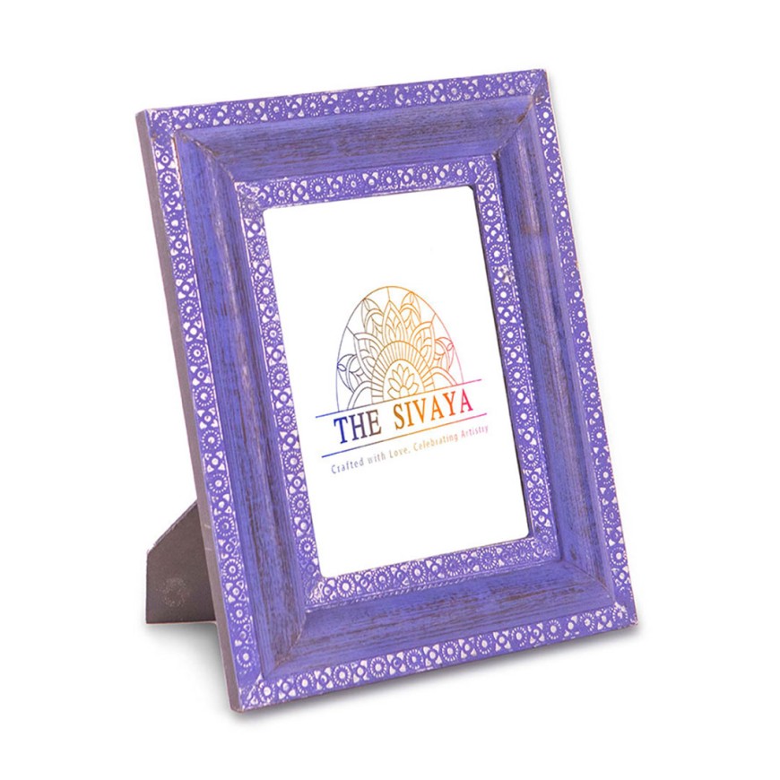 Hand Crafted Metal Sheet Impressioned And Painted Photo Frame