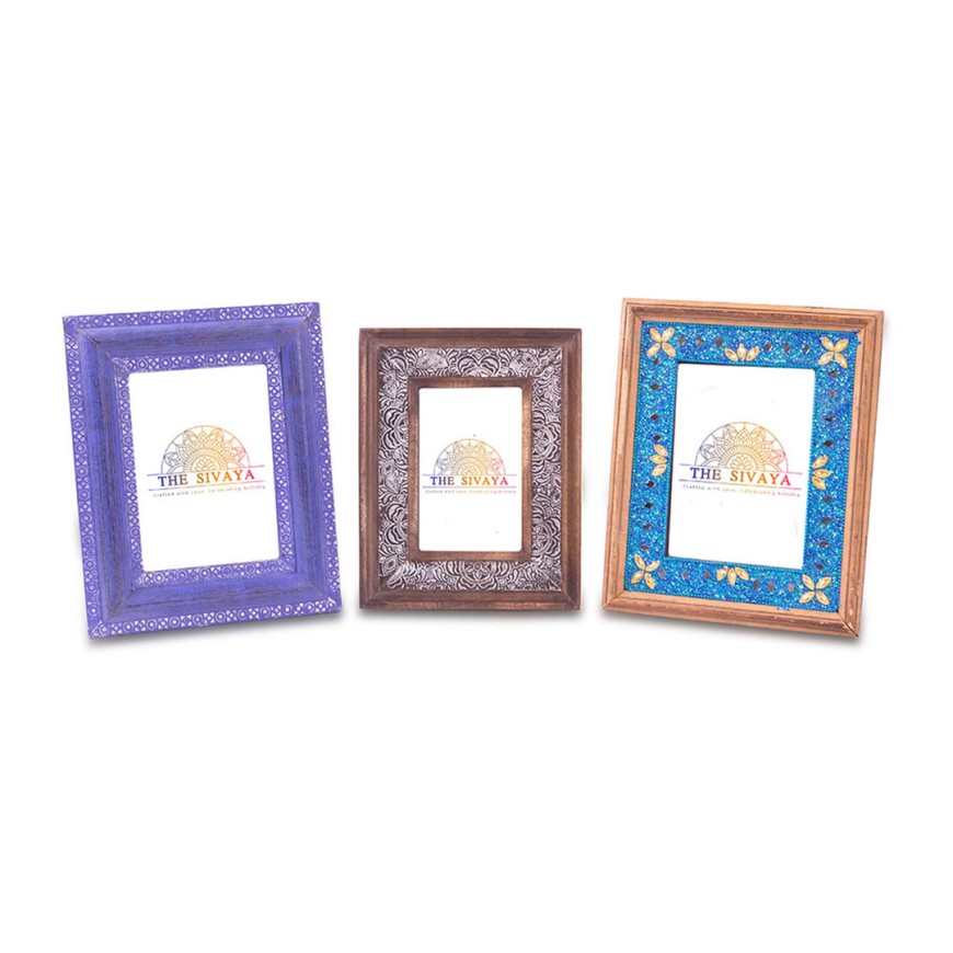 Hand Crafted Metal Sheet Impressioned And Painted Photo Frame